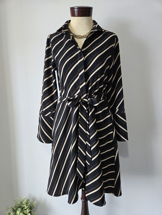 Banana Republic Factory Dresses & Skirts - BANANA REPIBLIC FACTORY Striped Tie-Waist Shirt Dress in Black and Cream. Size 4